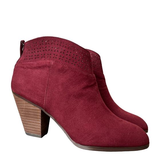 Violet & Red Jackson Lazer Cut Topline Ankle Boots Size 7.5 Burgundy Red NEW - Picture 1 of 11